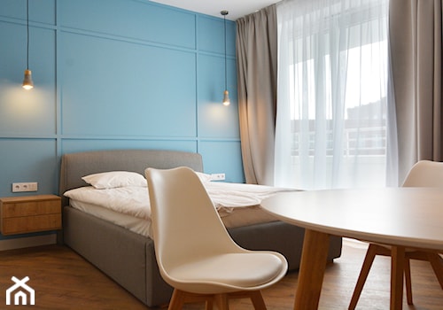OVO WROCŁAW - Apartament Niebieski - Średnia niebieska sypialnia, styl nowoczesny - zdjęcie od ROOM STUDIO