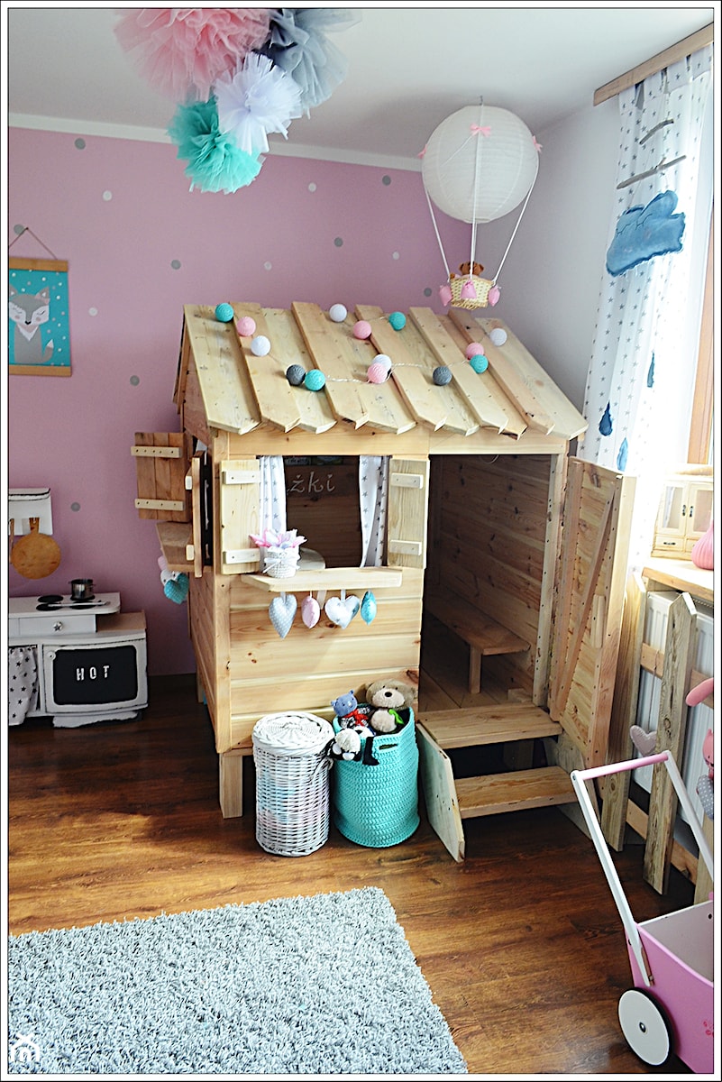 POKÓJ NASZEJ CÓRKI - Duży różowy szary pokój dziecka dla dziecka dla chłopca dla dziewczynki dla rodzeństwa, styl glamour - zdjęcie od Domek Za Lasem