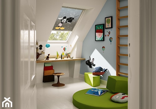 Pokój dziecięcy na poddaszu - inspiracje VELUX - Mały biały niebieski pokój dziecka dla dziecka dla chłopca - zdjęcie od VELUX