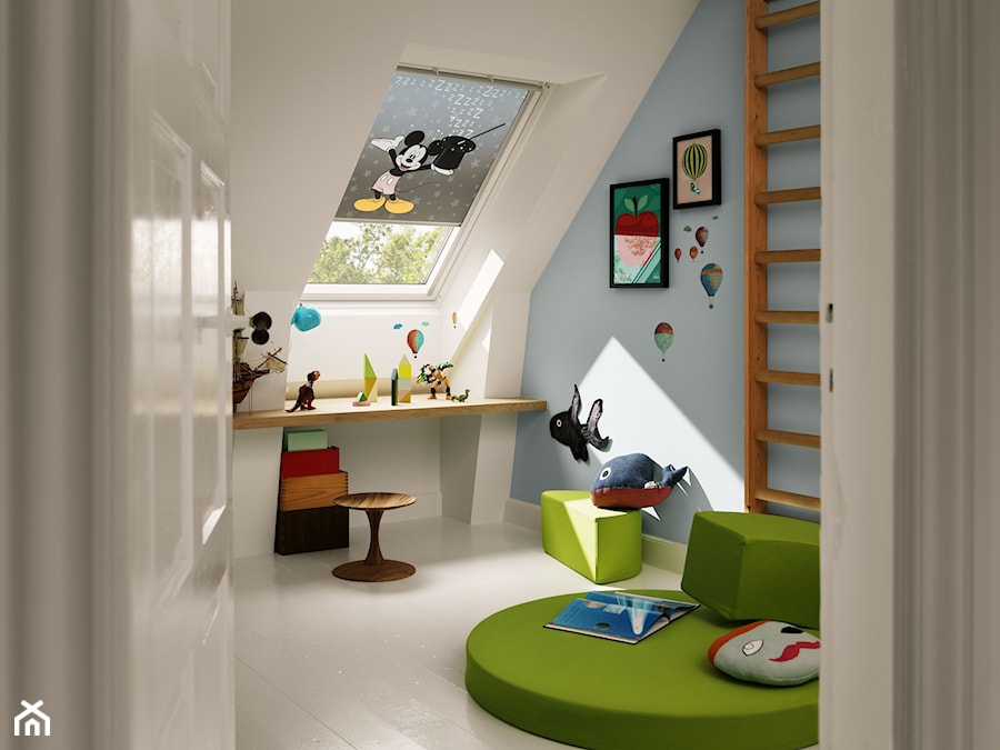 Pokój dziecięcy na poddaszu - inspiracje VELUX - Mały biały niebieski pokój dziecka dla dziecka dla chłopca - zdjęcie od VELUX