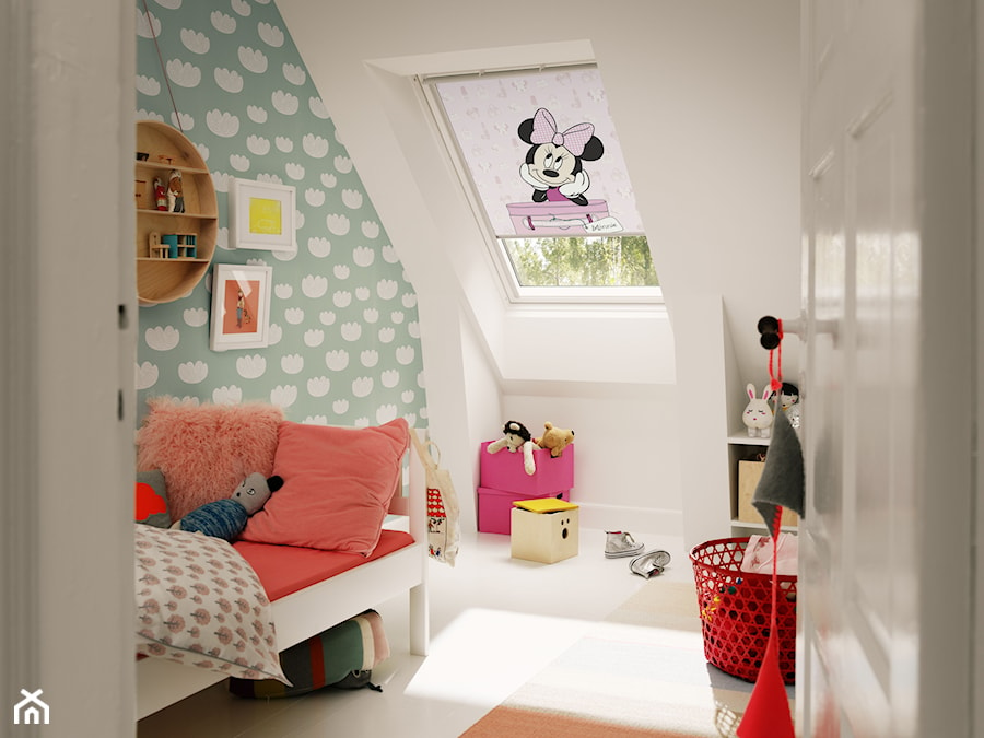 Pokój dziecięcy na poddaszu - inspiracje VELUX - Mały biały miętowy pokój dziecka dla dziecka dla dziewczynki - zdjęcie od VELUX