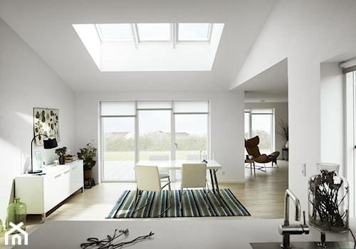 Okna dachowe w zestawach - Salon, styl minimalistyczny - zdjęcie od VELUX