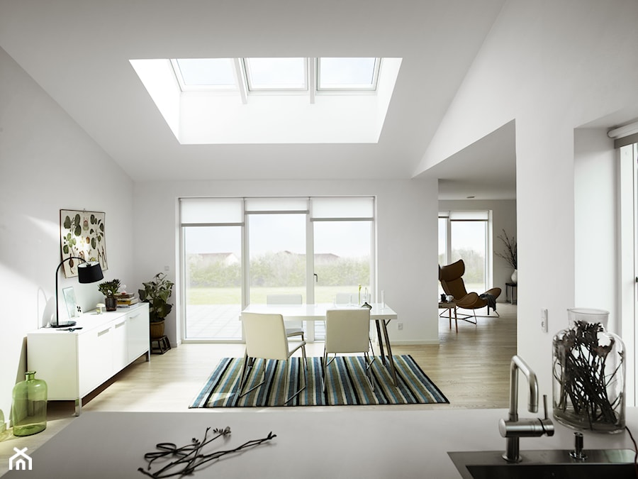 Okna dachowe w zestawach - Salon, styl minimalistyczny - zdjęcie od VELUX