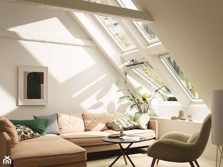 Okna dachowe w zestawach - Duży szary salon, styl skandynawski - zdjęcie od VELUX