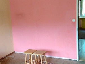 Różowa krzywa ściana w dużym pokoju - zdjęcie od Puchatka