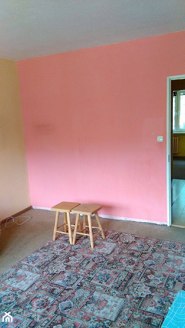 Różowa krzywa ściana w dużym pokoju - zdjęcie od Puchatka - Homebook