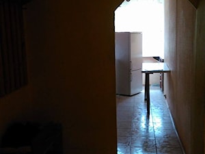Kuchnia- przed zabudowaniem wejścia i przed wyburzeniem ściany dzielącej ją z dużym pokojem - zdjęcie od Puchatka