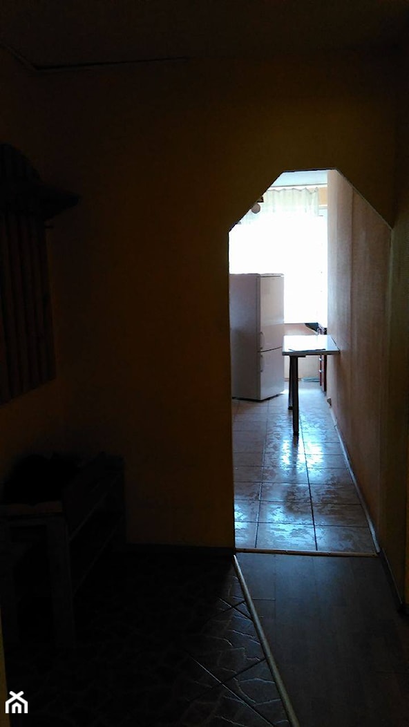 Kuchnia- przed zabudowaniem wejścia i przed wyburzeniem ściany dzielącej ją z dużym pokojem - zdjęcie od Puchatka - Homebook