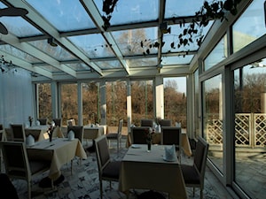 Sala restauracyjna - Wnętrza publiczne, styl tradycyjny - zdjęcie od ALPINA Ogrody zimowe ,. oranżerie, zadaszenia, szkło architektoniczne