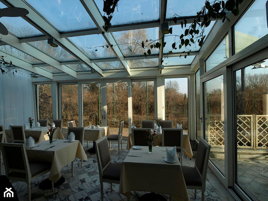 Sala restauracyjna - Wnętrza publiczne, styl tradycyjny - zdjęcie od ALPINA Ogrody zimowe ,. oranżerie, zadaszenia, szkło architektoniczne