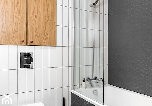 JT GRUPA - NEPTUN PARK GDAŃSK - "LOFT" 2018 - Mała bez okna z punktowym oświetleniem łazienka, styl nowoczesny - zdjęcie od jtgrupa