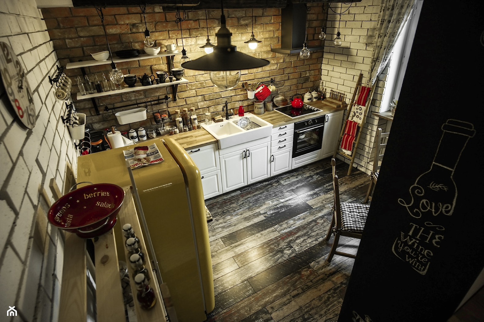 Lico Gotyckie + New York Loft 3D w kuchni - zdjęcie od Retrocegla.pl - Homebook