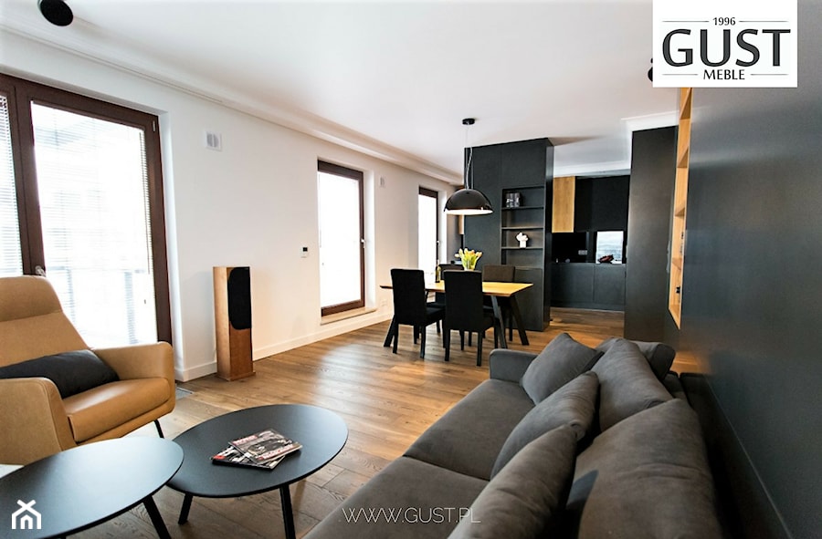 Apartament na Solcu - Średni beżowy czarny salon z jadalnią, styl nowoczesny - zdjęcie od GUST MEBLE