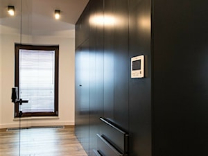 Apartament na Solcu - Średni beżowy hol / przedpokój, styl nowoczesny - zdjęcie od GUST MEBLE