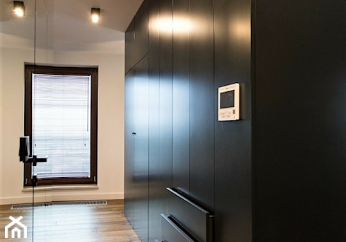 Apartament na Solcu - Średni beżowy hol / przedpokój, styl nowoczesny - zdjęcie od GUST MEBLE