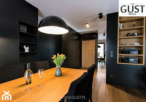 Apartament na Solcu - Średnia czarna jadalnia jako osobne pomieszczenie, styl nowoczesny - zdjęcie od GUST MEBLE