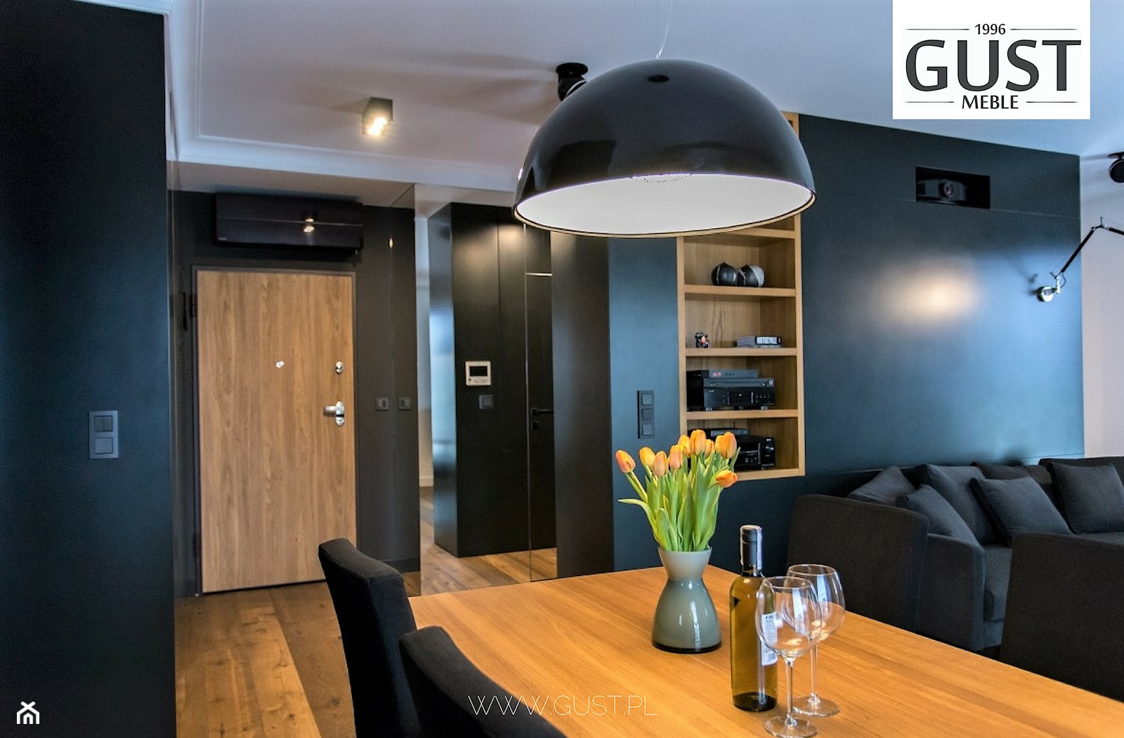 Apartament na Solcu - Średnia czarna jadalnia w salonie, styl nowoczesny - zdjęcie od GUST MEBLE - Homebook