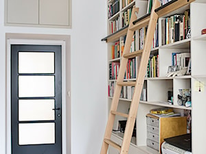 Mieszkanie na Górnym Mokotowie - Małe białe biuro, styl nowoczesny - zdjęcie od GUST MEBLE