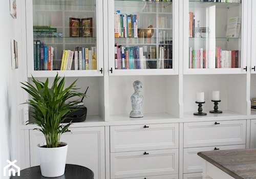 Mieszkanie na Pradze-Południe - Małe białe biuro, styl tradycyjny - zdjęcie od GUST MEBLE