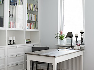 Mieszkanie na Pradze-Południe - Średnie w osobnym pomieszczeniu białe biuro, styl tradycyjny - zdjęcie od GUST MEBLE