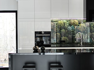 Dom wśród drzew - Kuchnia, styl nowoczesny - zdjęcie od GUST MEBLE