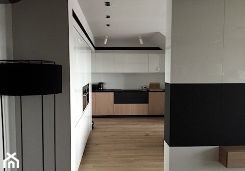 Średnia otwarta z zabudowaną lodówką kuchnia w kształcie litery l jednorzędowa, styl nowoczesny - zdjęcie od U design Janusz Płoszaj