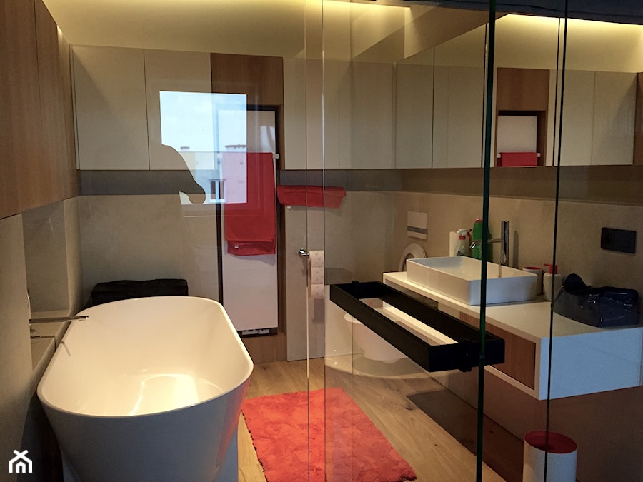 wnętrza prywatne - Średnia łazienka z oknem, styl nowoczesny - zdjęcie od U design Janusz Płoszaj