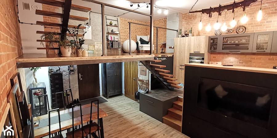 Loft w wieży w jednej z łódzkich fabryk - Salon, styl industrialny - zdjęcie od me_myself_and_i