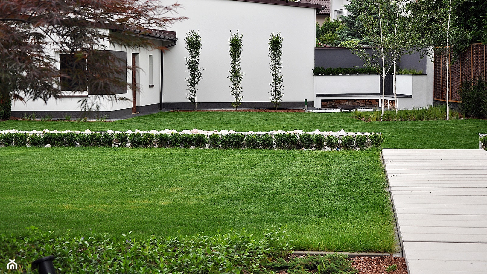 OGRÓD PRZYDOMOWY W WARSZAWIE - Duży ogród za domem, styl nowoczesny - zdjęcie od Line Design - Homebook