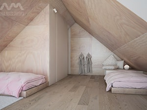 Projekt wnętrz domu pod Białymstokiem_wersja1 - Duży pokój dziecka dla dziecka dla dziewczynki, styl skandynawski - zdjęcie od Ania Masłowska