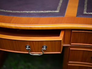 klasyczne, czereśniowe biurko do gabinetu - zdjęcie od ManufakturaAngielska