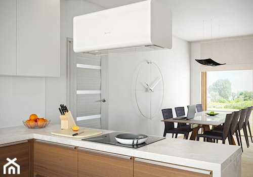 Kuchnia nowoczesna w stylu minimalistycznym z okapem Tudara 80.2 White Eko Max - zdjęcie od GLOBALO.PL - Ciche i wydajne okapy kuchenne