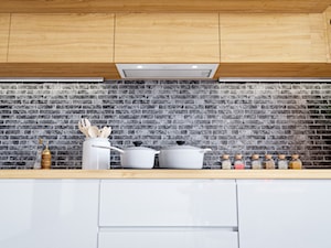Kuchnia z okapem do zabudpwy Delico 60.1 White w nowoczesnym wnętrzu - zdjęcie od GLOBALO.PL - Ciche i wydajne okapy kuchenne