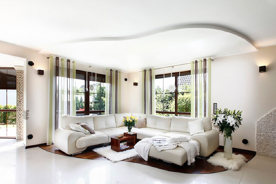 SALON - Średni biały salon, styl tradycyjny - zdjęcie od DagmaraAnna