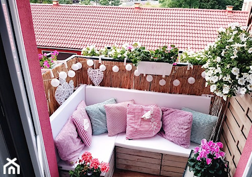 #piękny balkon - Mały z donicami na kwiaty z meblami z palet taras z tyłu domu - zdjęcie od Beata Zagórska 4