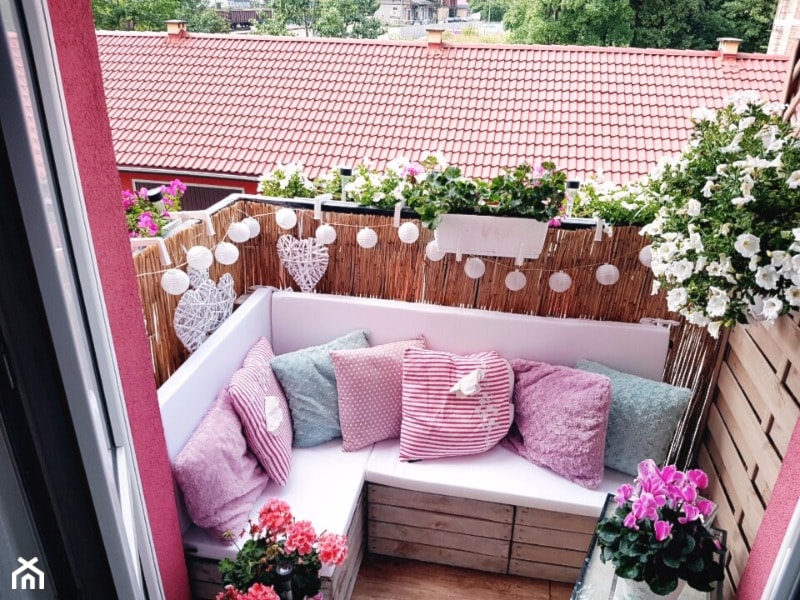 #piękny balkon - Mały z donicami na kwiaty z meblami z palet taras z tyłu domu - zdjęcie od Beata Zagórska 4 - Homebook