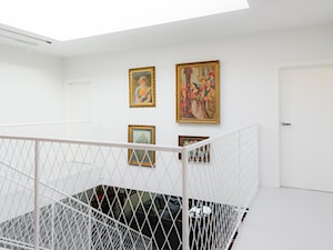 Mikołów dom - Średni biały hol / przedpokój, styl minimalistyczny - zdjęcie od BRO.KAT
