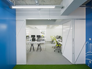 B&T Skyrise biuro informatyczne - Wnętrza publiczne, styl industrialny - zdjęcie od BRO.KAT