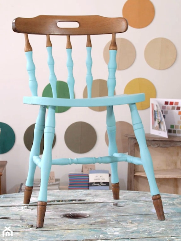 jak pomalować stare krzesło ze szczebelkami