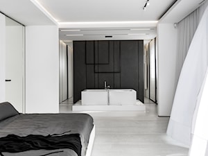Minimalistyczny apartament Mokotów - Duża biała czarna sypialnia z łazienką, styl nowoczesny - zdjęcie od ON/OFF Architekci