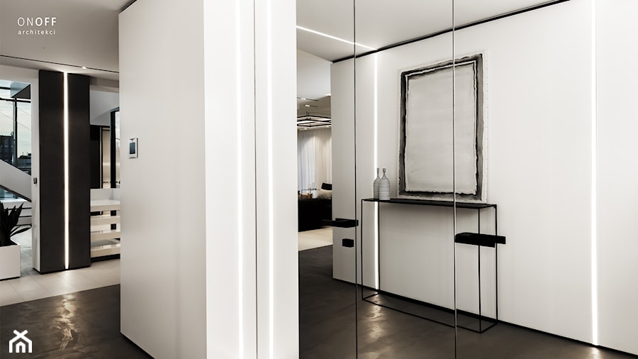 Minimalistyczny apartament Mokotów - Średni biały hol / przedpokój, styl nowoczesny - zdjęcie od ON/OFF Architekci