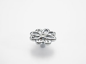 Chromowana gałka meblowa w kształcie kwiatuszka z kryształem Swarovskiego - 375 36 SWA 07 - zdjęcie od Green Valley Meble Premium