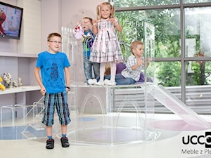 UCCOI® producentem pierwszego na świecie piętrowego, szklanego zamku dla dzieci