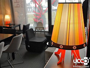 Lampka SHE! Łowiczanka projektu Katarzyny Herman-Janiec - zdjęcie od UCCOI® Future Furniture - producent szklanych MEBLI i DEKORACJI (idealnie przezroczyste szkło akrylowe) Lucite FURNITURE and DECORATIONS. Custom worldwide manufacture