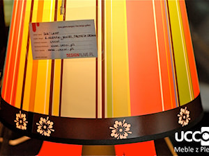 Lampka SHE! Łowiczanka projektu Katarzyny Herman-Janiec - zdjęcie od UCCOI® Future Furniture - producent szklanych MEBLI i DEKORACJI (idealnie przezroczyste szkło akrylowe) Lucite FURNITURE and DECORATIONS. Custom worldwide manufacture
