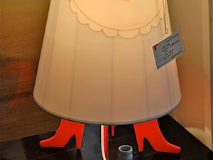 Lampka SHE! Pielęgniarka projektu Katarzyny Herman-Janiec - zdjęcie od UCCOI® Future Furniture - producent szklanych MEBLI i DEKORACJI (idealnie przezroczyste szkło akrylowe) Lucite FURNITURE and DECORATIONS. Custom worldwide manufacture