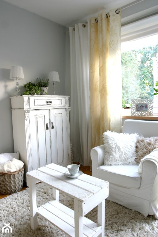 Salon - Mały szary salon, styl vintage - zdjęcie od Joanna Bryk - My little white home