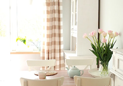 Salon - Mały biały salon z jadalnią, styl rustykalny - zdjęcie od Joanna Bryk - My little white home