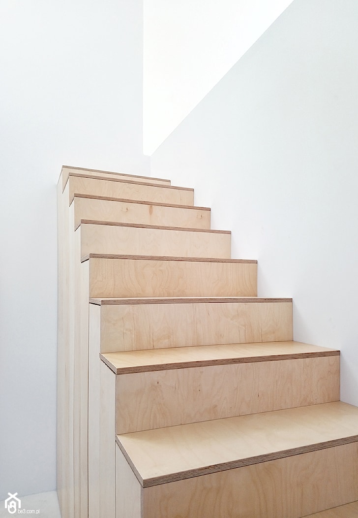 schody ze sklejki - zdjęcie od be3 pracownia projektowa - Homebook