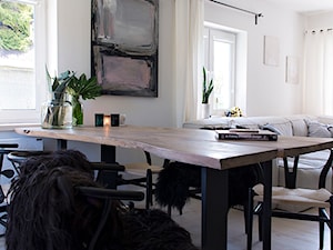 Stół King w klimatycznym wnętrzu z Trójmiasta - Średnia biała jadalnia w salonie, styl skandynawski - zdjęcie od hoom
